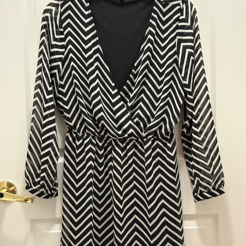 Express Monochrome Chevron Dress